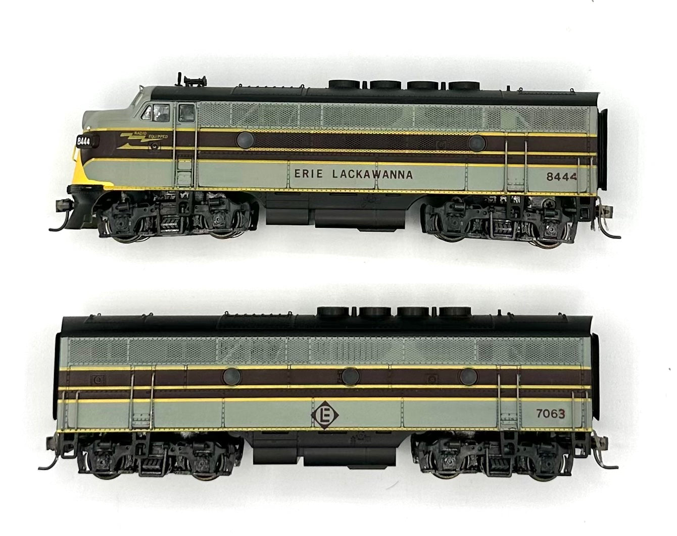 Kato HO Scale Erie Lackawanna F7 A&B BOTH POWERED DC Diesel Locomotive 8444,7063