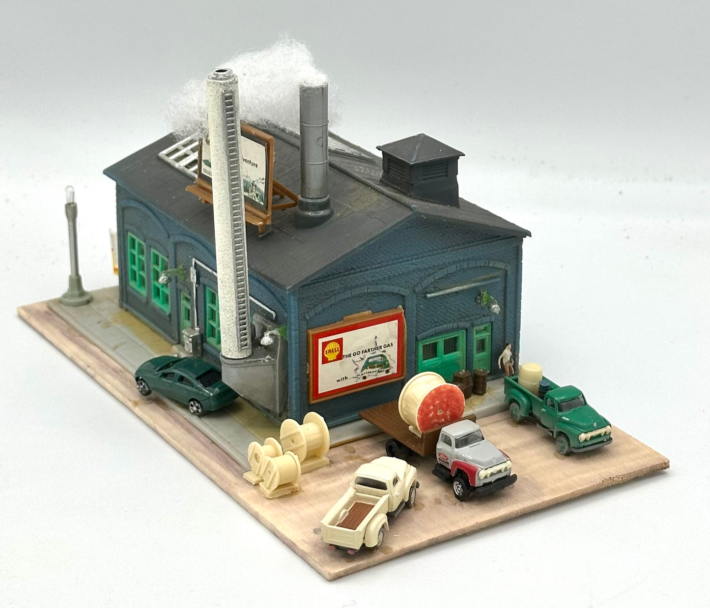 Revell N Scale Single Story Warehouse Diorama