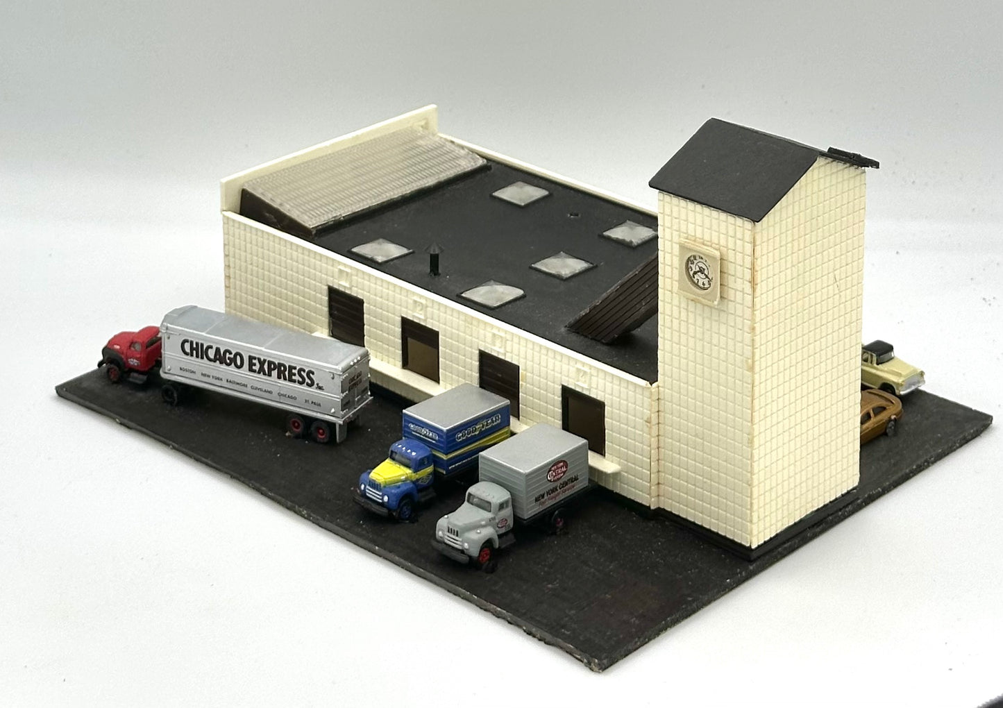 Heljan N Scale B-674 Cold Store Storage Factory Building Fully Assembled.