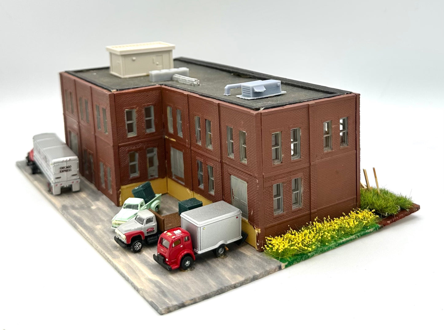 DPM N Scale Custom/Built Painted/Weathered 2Story Factory Trackside Warehouse Lighted New Diorama