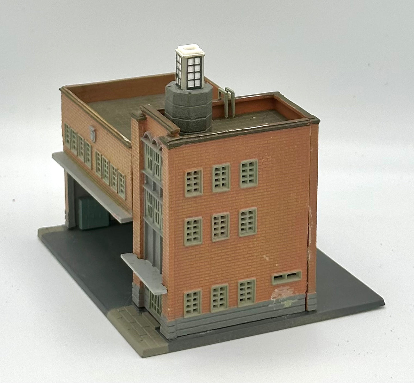 TomyTec N Scale Modern Japanese Style Brick Fire Station Building