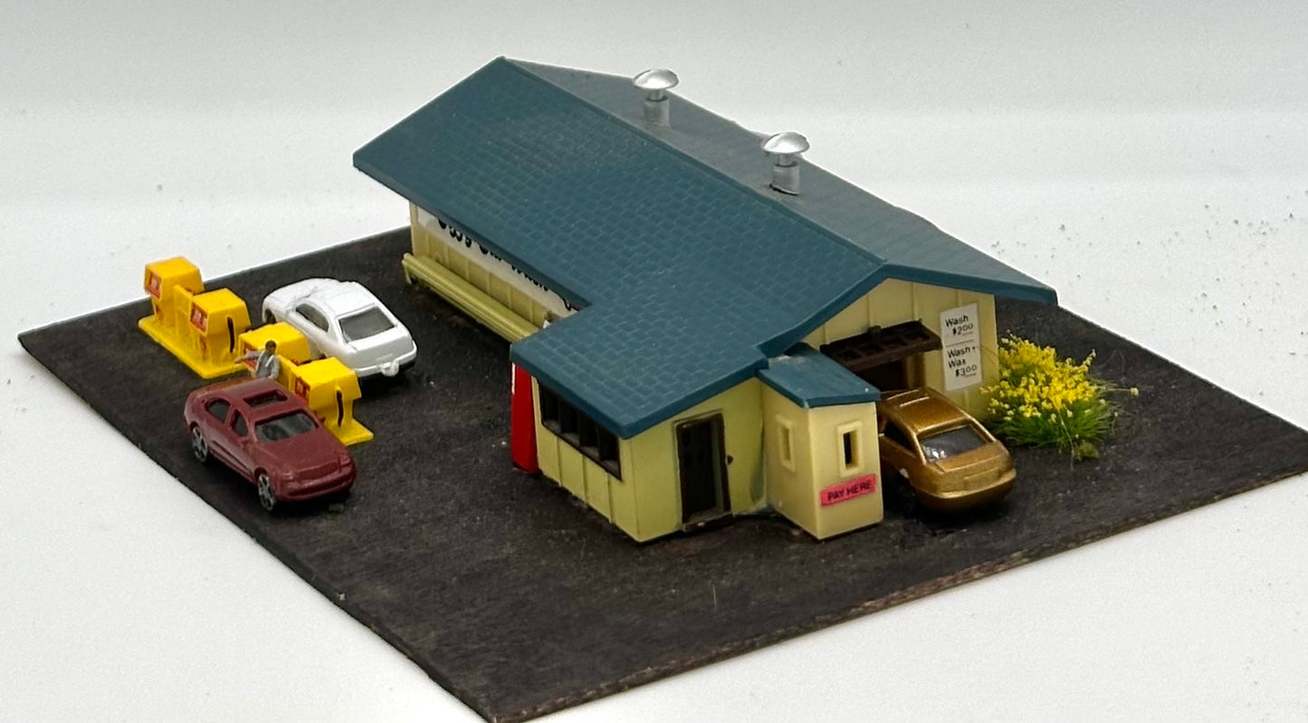 Bachmann N Scale "Jiffy Car Wash" And Gas Station Diorama