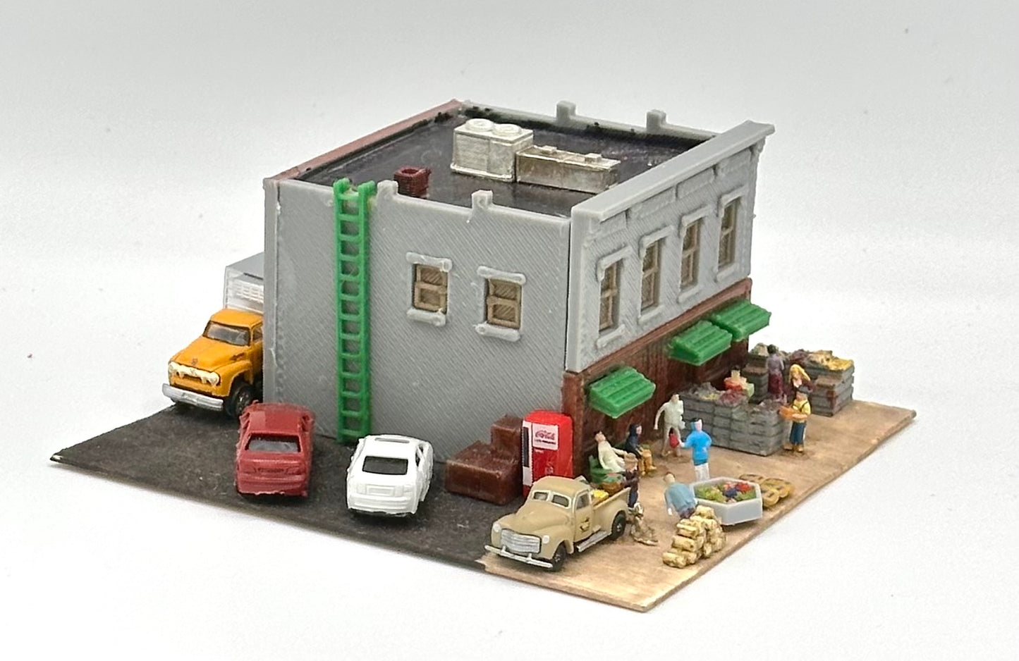 N Scale Custom Built/Painted Grocery Shop Diorama