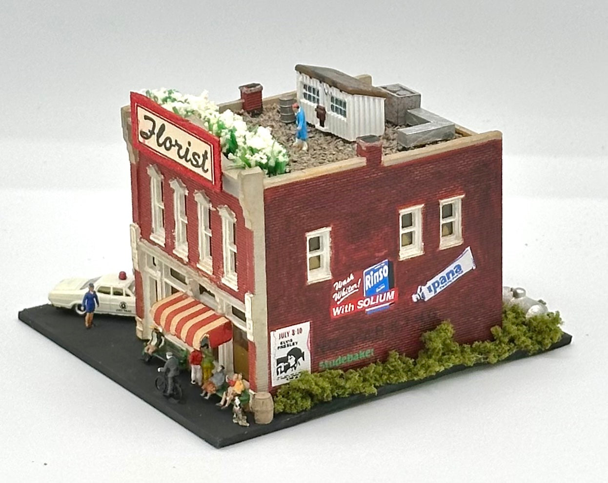 DPM N Scale Custom Painted/Weathered "Florist" Fully Assembled Lighted New Diorama.