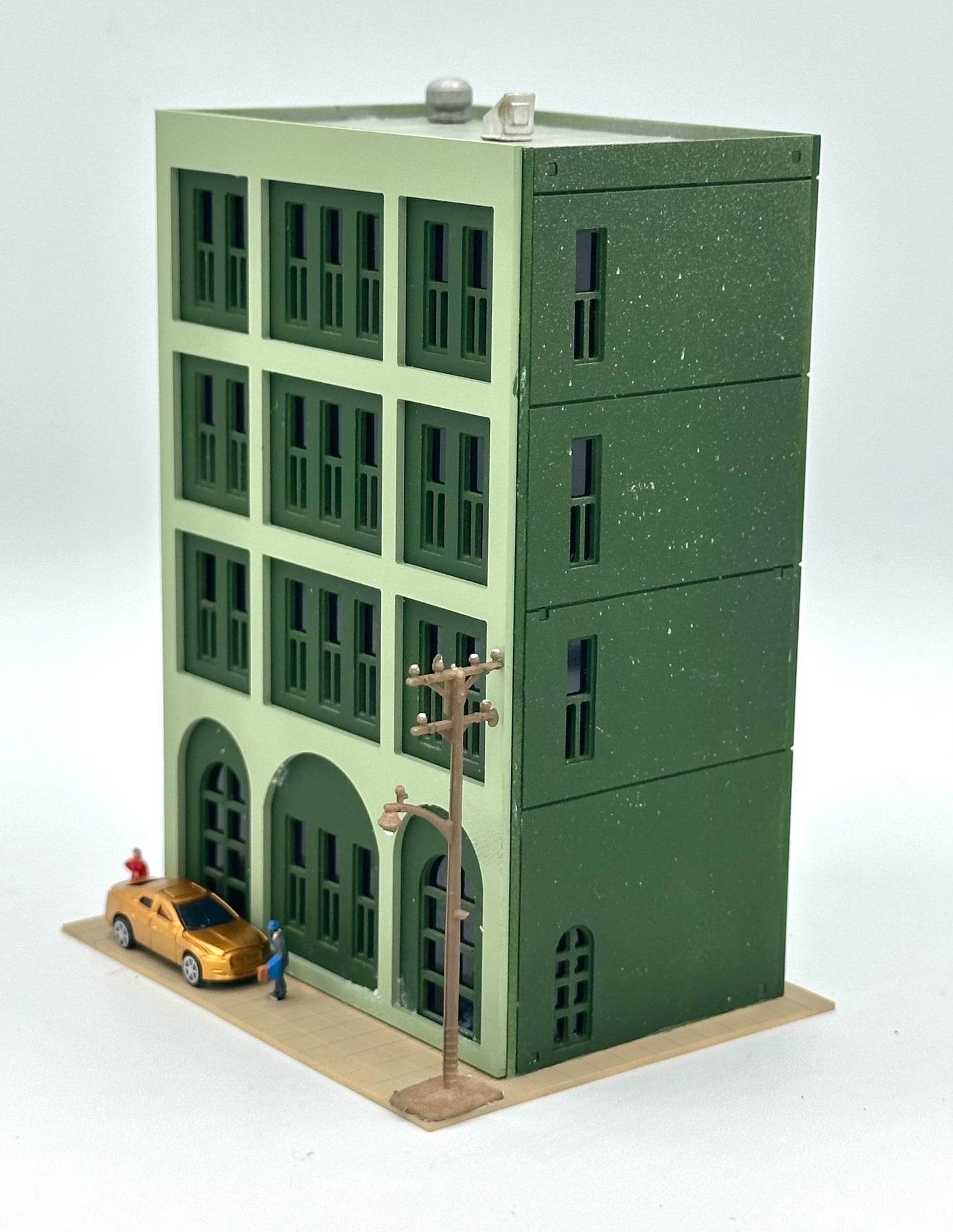 Outlands Style N Scale Custom Built/Painted 4-Story Tower Block + Vehicle/Street Figures