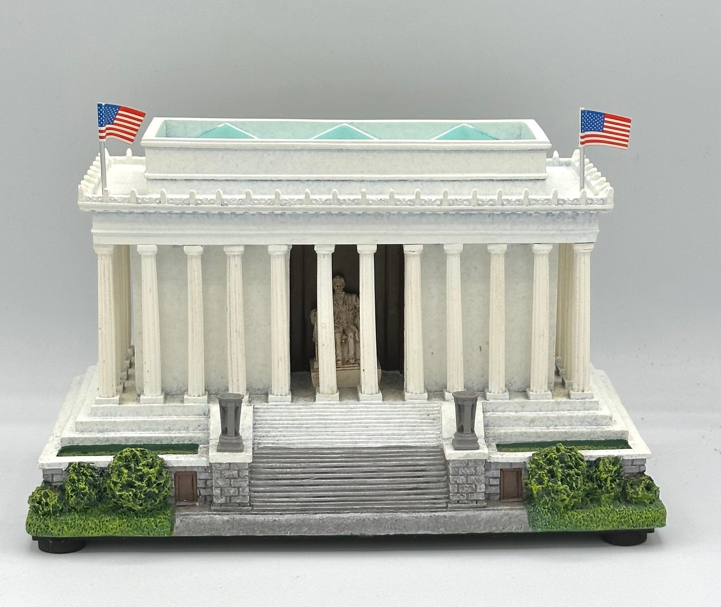 The Bradford Exchange ByHawthorne Village, "Lincoln Memorial Masterpiece" #0586 Lighted Display.