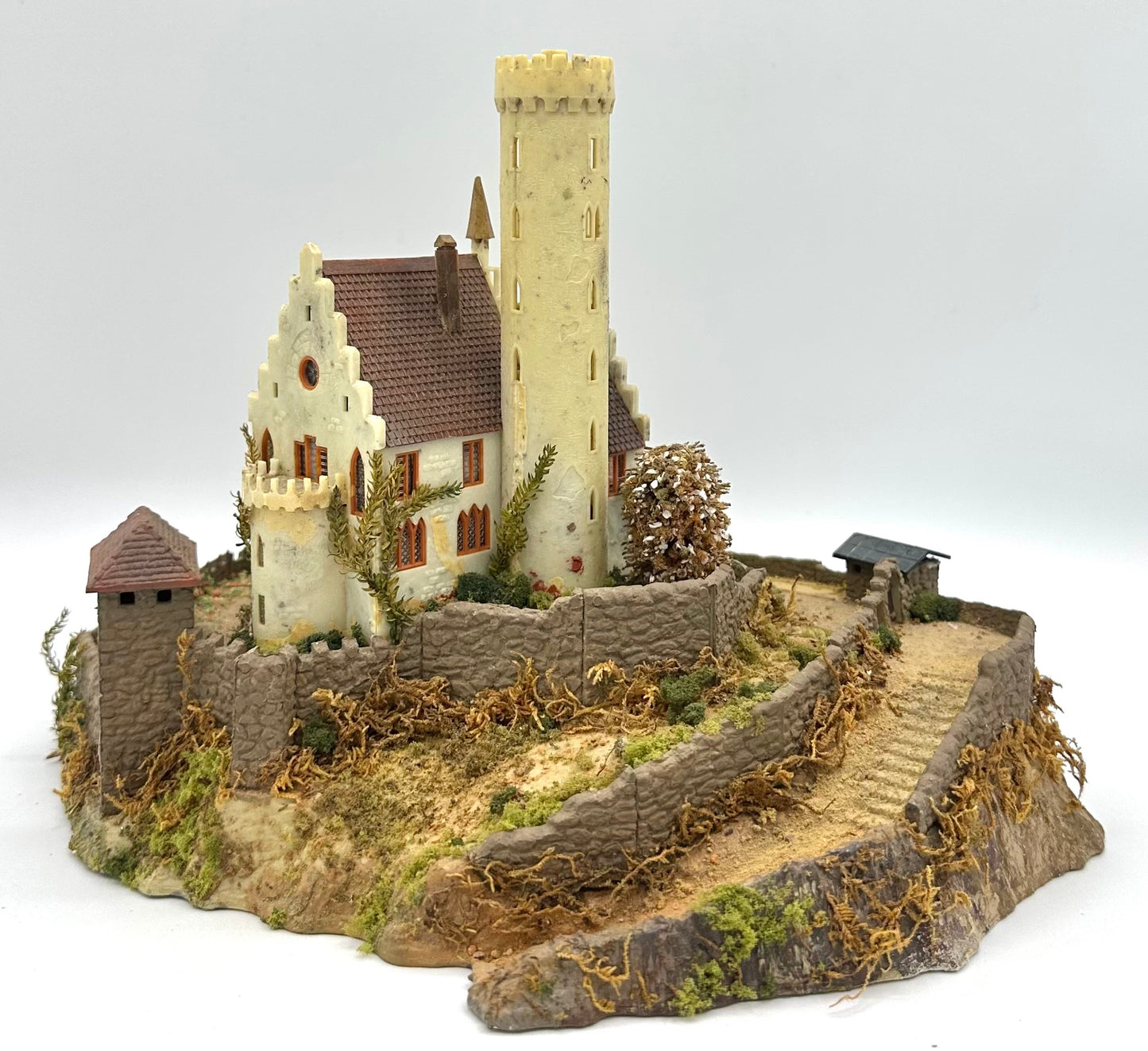 Very Rare Kibri Z Scale Lichtenstein Castle Custom Painted/Weathered Fully Assembled