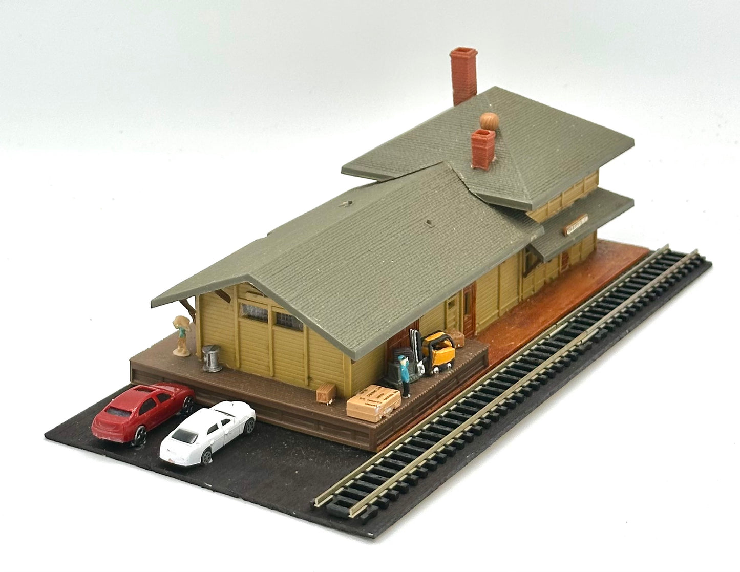 AHM N Scale "Marysville " Country Train Station, Fully Assembled. Lighted Diorama