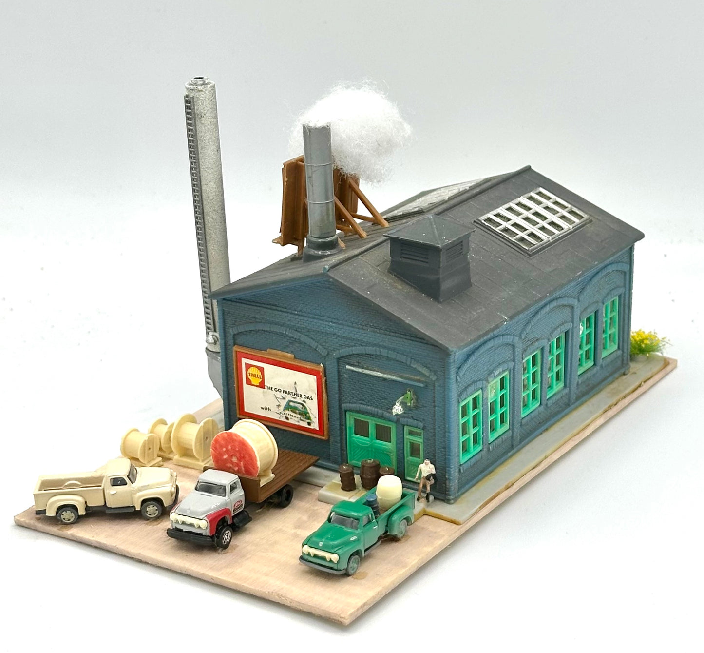 Revell N Scale Single Story Warehouse Diorama