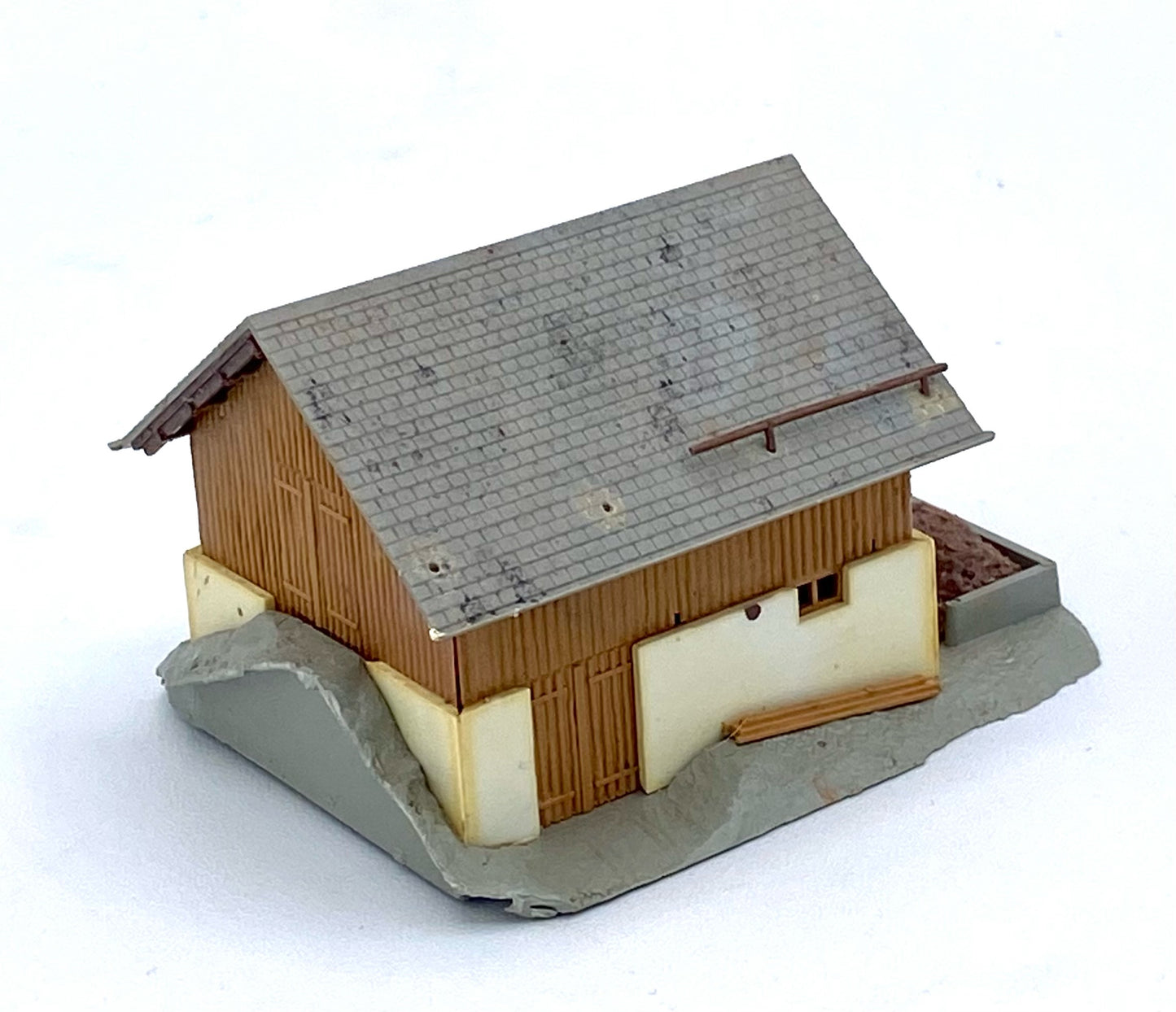 Kibri Z Scale 2-Story Apartments Custom Painted Swiss Style Chalet Building Full Assembled Lighted