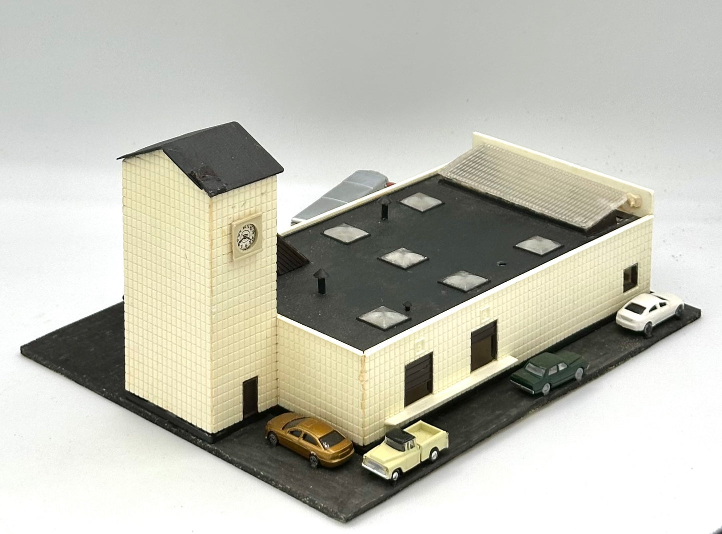 Heljan N Scale B-674 Cold Store Storage Factory Building Fully Assembled.
