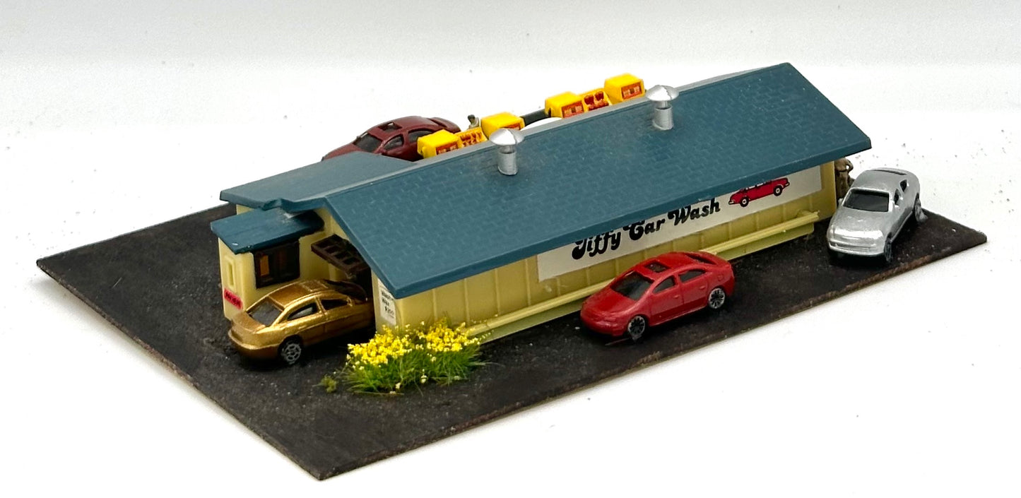Bachmann N Scale "Jiffy Car Wash" And Gas Station Diorama