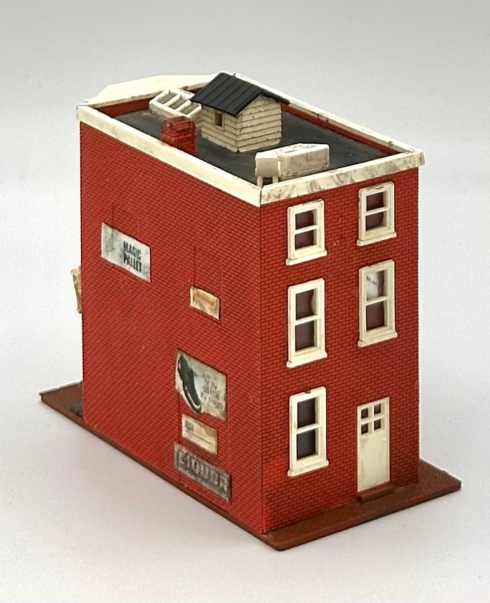N Scale 3-Story Small Shop/ Apartments Weathered, Street figures Fully assembled