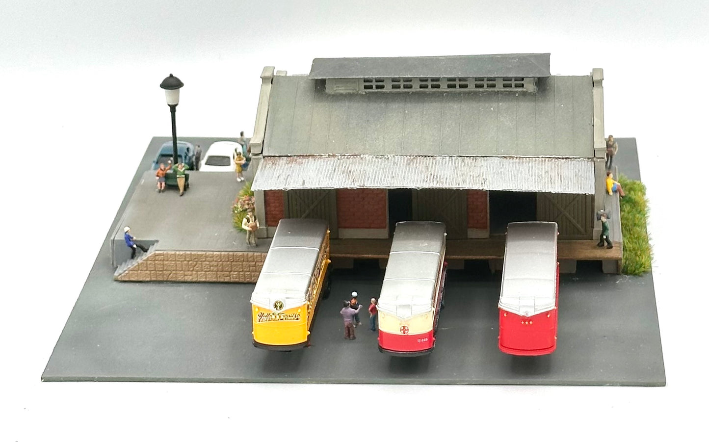 Pola N Scale Custom Weathered Warehouse Fully Assembled Lighted Street Lamp Diorama