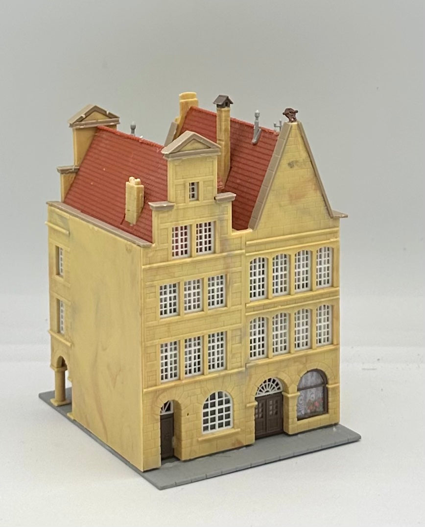 Kibri N Scale 4-Story Shops/ Apartment Building