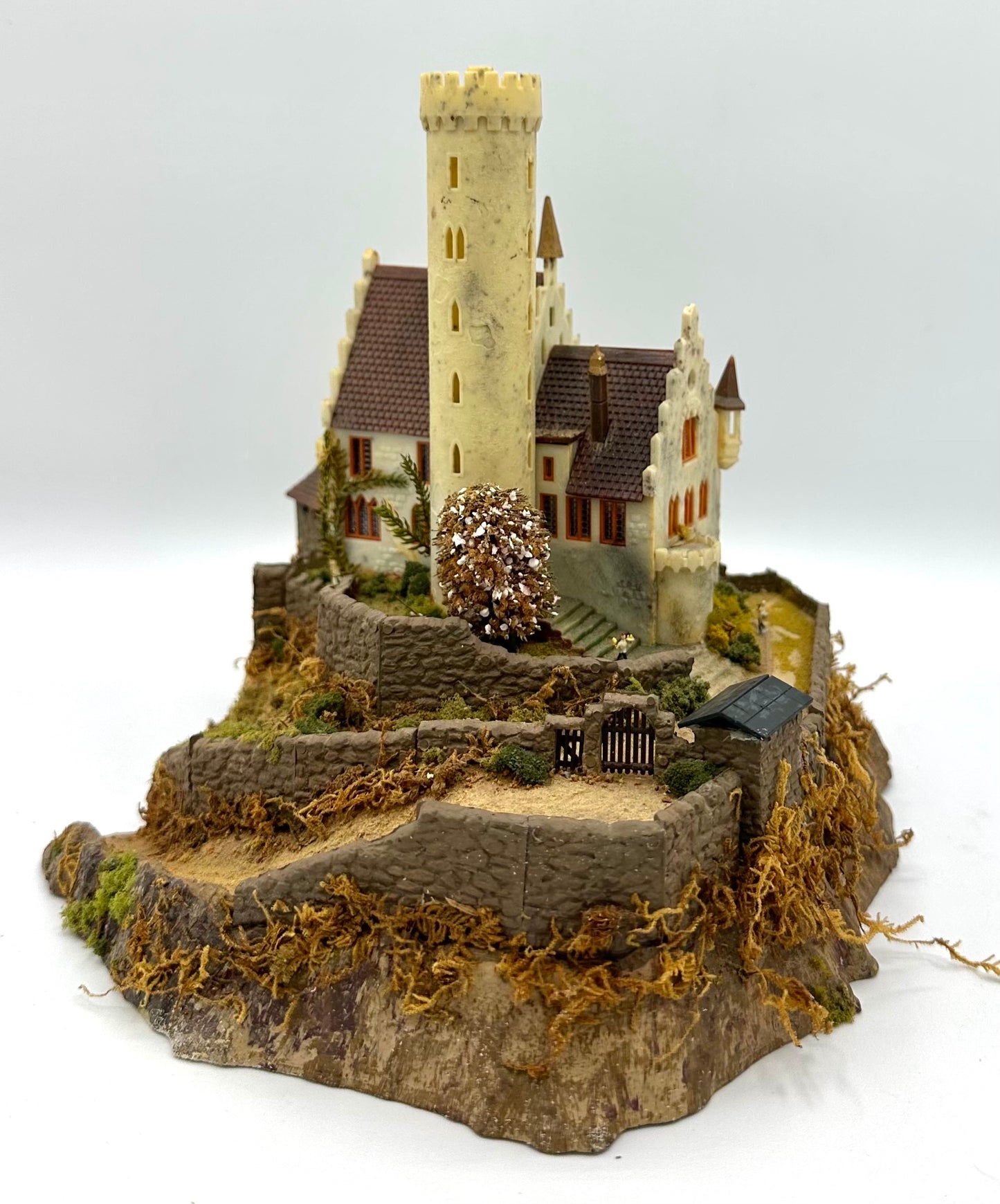 Very Rare Kibri Z Scale Lichtenstein Castle Custom Painted/Weathered Fully Assembled