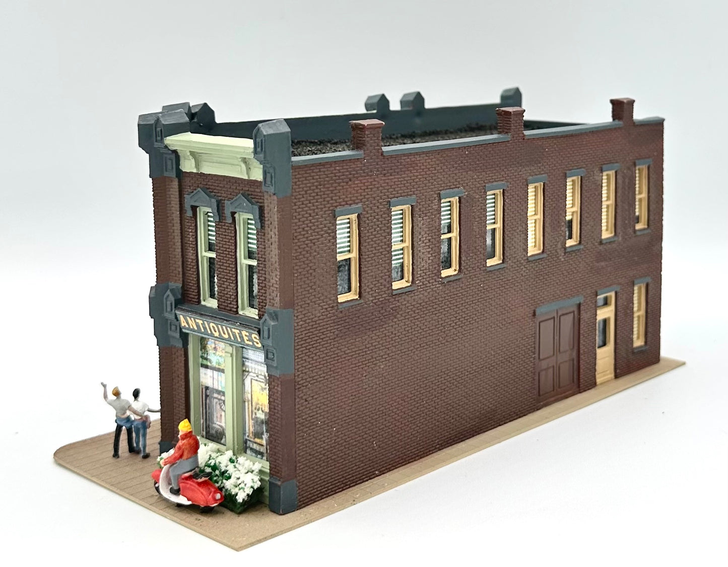 DPM 12100 HO Scale Fully Assembled Seymour Block " Donuts/Antiquites" Lighted