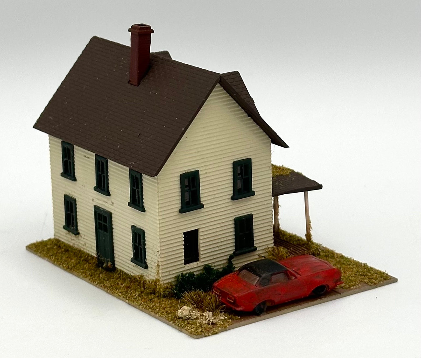 N Scale Custom Painted/Weathered Abandoned House + Car , Landscaped Diorama