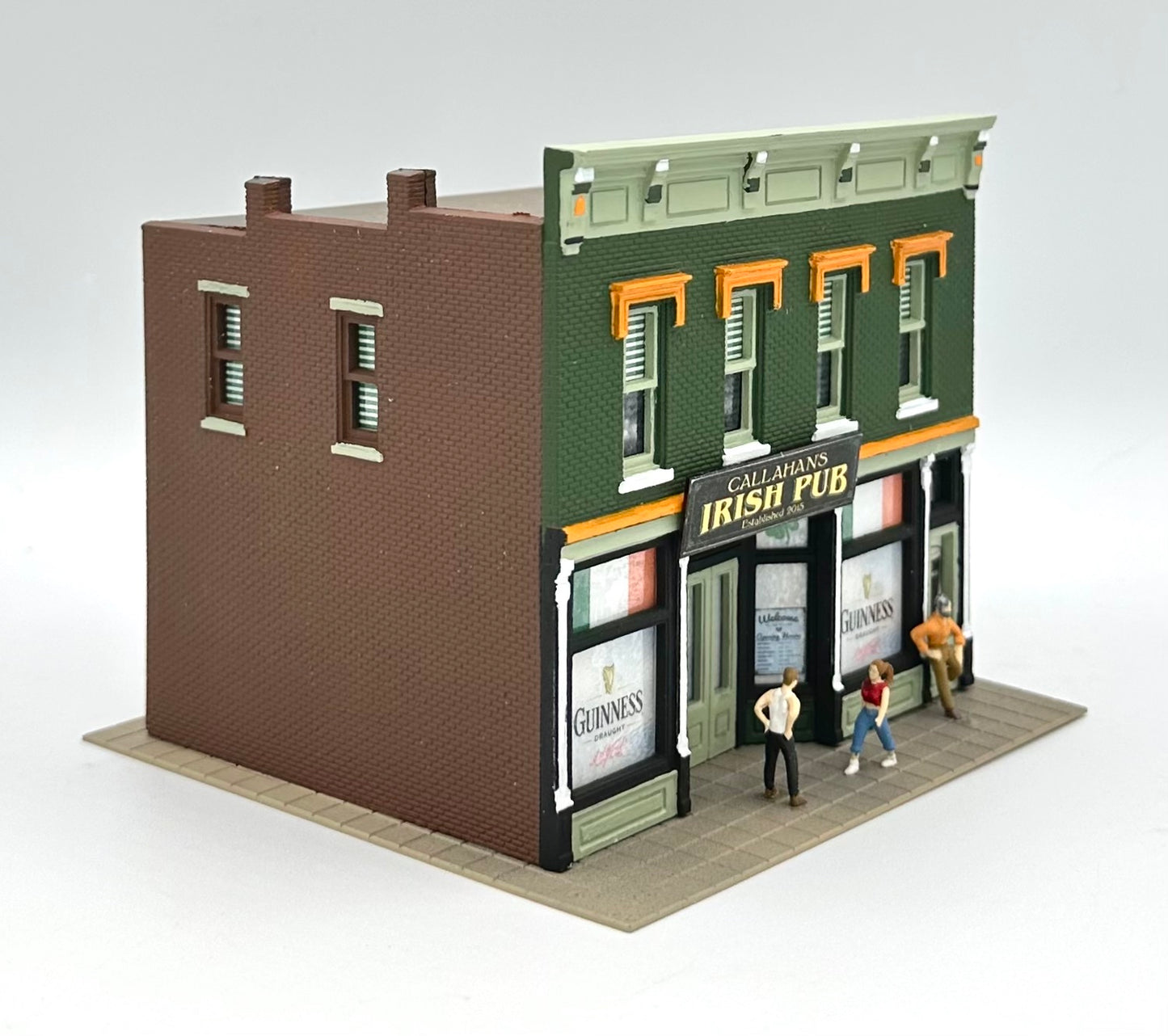 DPM HO Scale 2-Story Custom Painted "Callahan's" Irish Pub/Bar Fully Assembled. Lighted