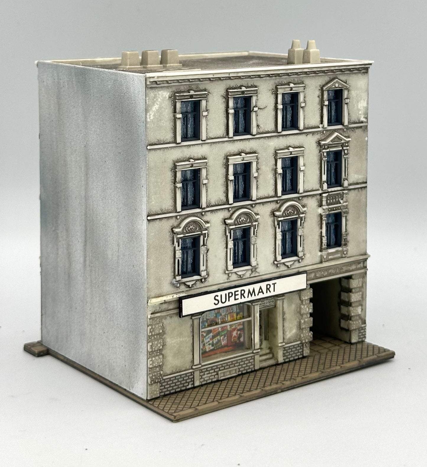 Pola N Scale; Custom Painted 4-Story Apartment Building with Alleyway