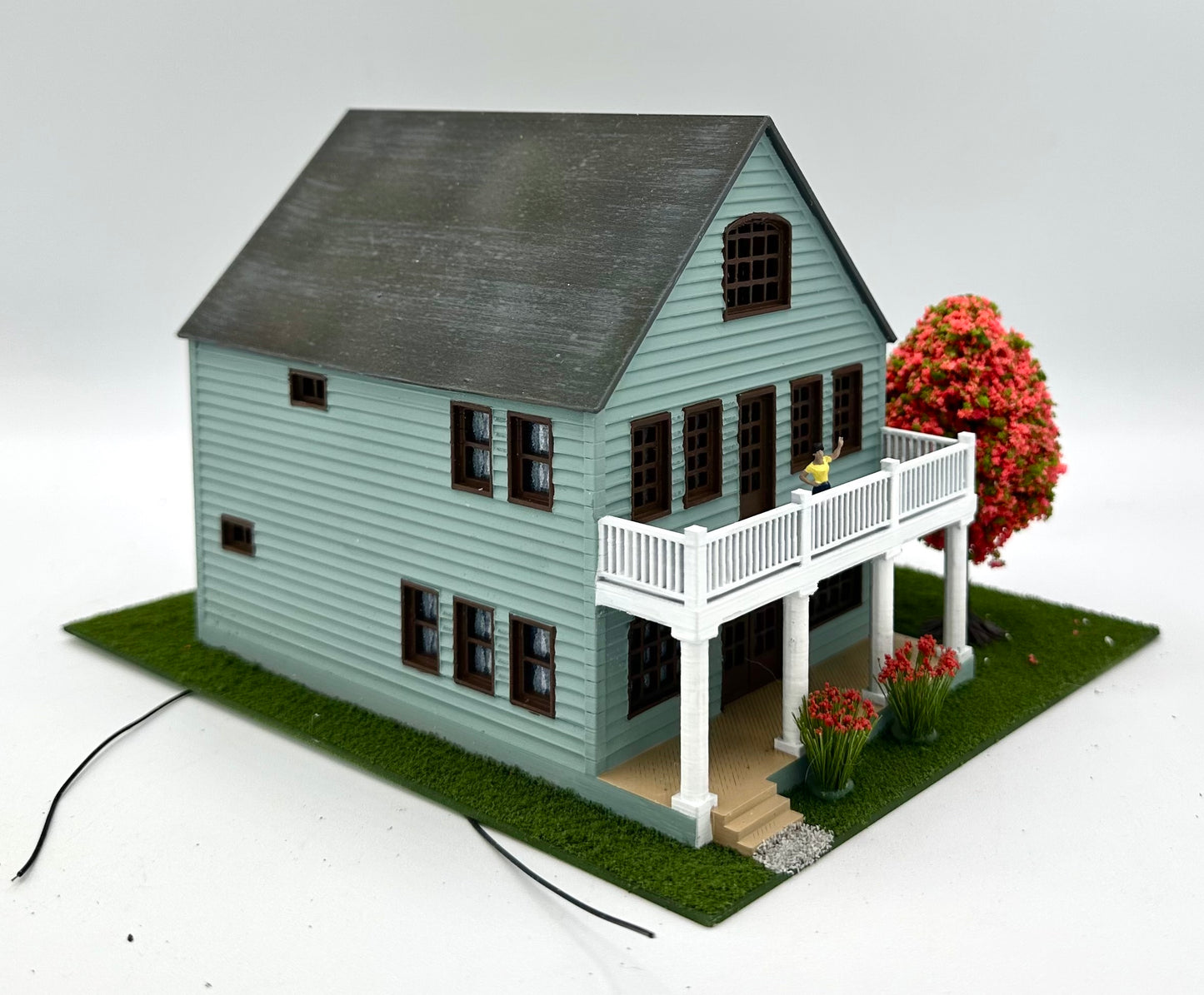 HO Scale Custom Built/Painted Modern 2-Story Family Home Diorama