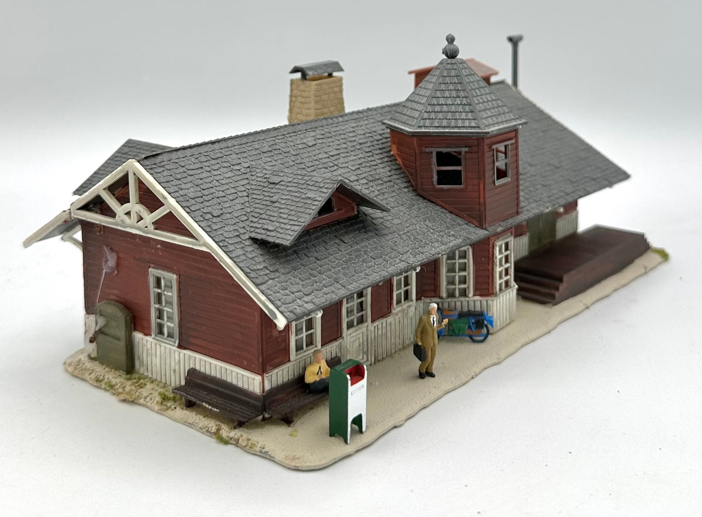Revel HO Scale Country Train Station, Custom Painted