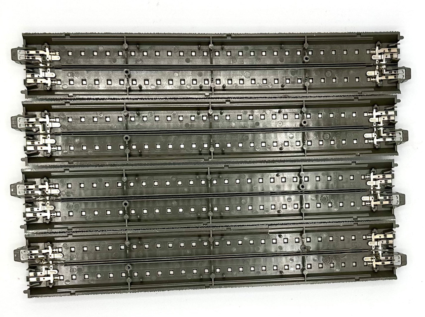 Marklin 24236 HO C-Track 3- Rail 9 5/16" 236.1mm Straight Track 4pc Pack