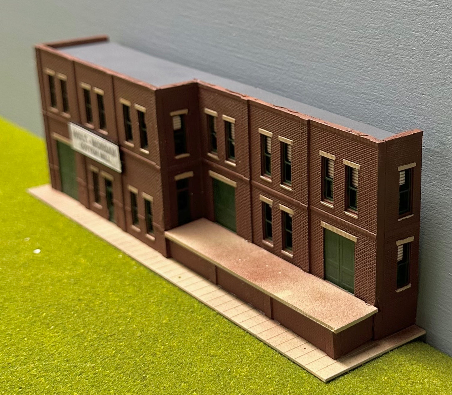DPM N Scale Custom Built/Painted"Holt & Morgan" Backdrop Narrow Warehouse Lighted