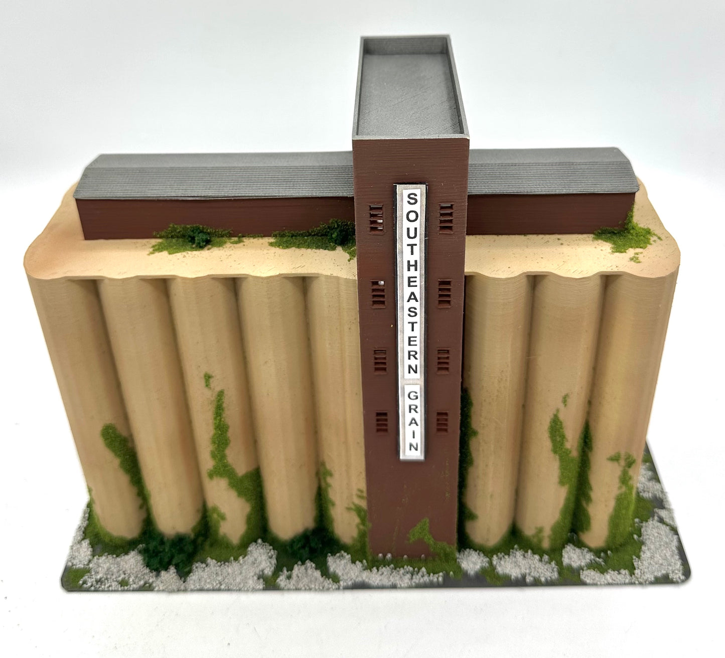 N Scale Grain Elevator Custom Painted/Weathered "Southern Grain" with Landscaping, Fully Assembled