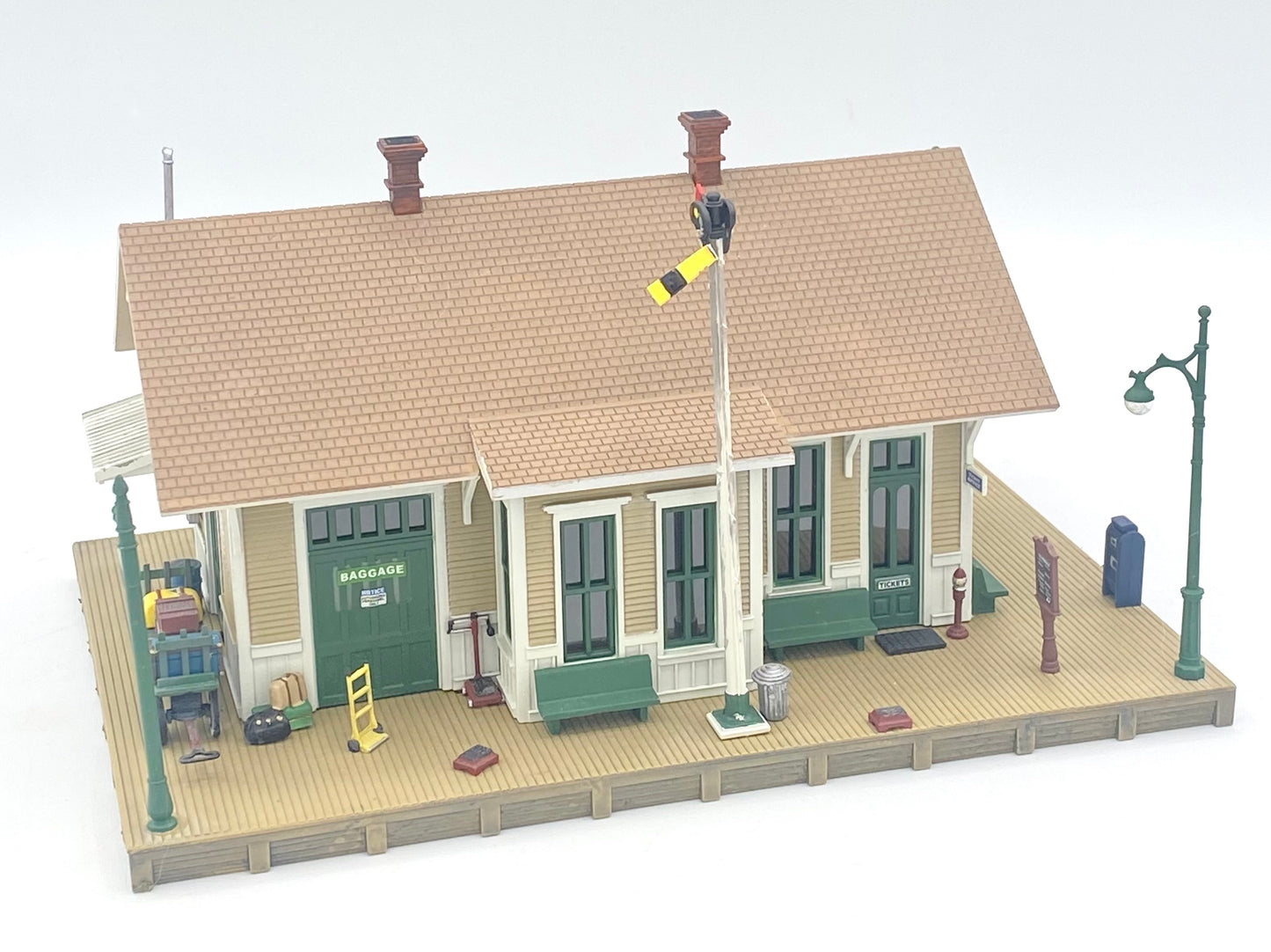 Woodland Scenics Dansbury Depot, HO Pre-Assembled Structure