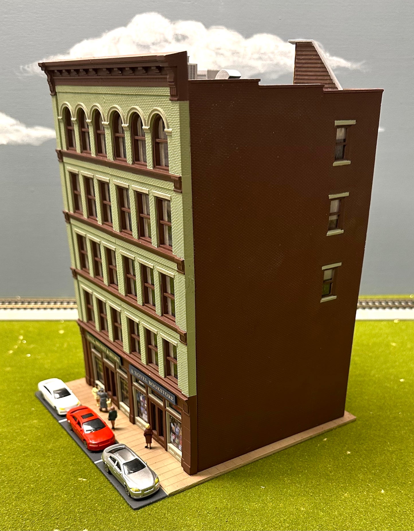 City Classics HO Scale One of a Kind Custom Painted 5-Story Art Deco Building Lighted