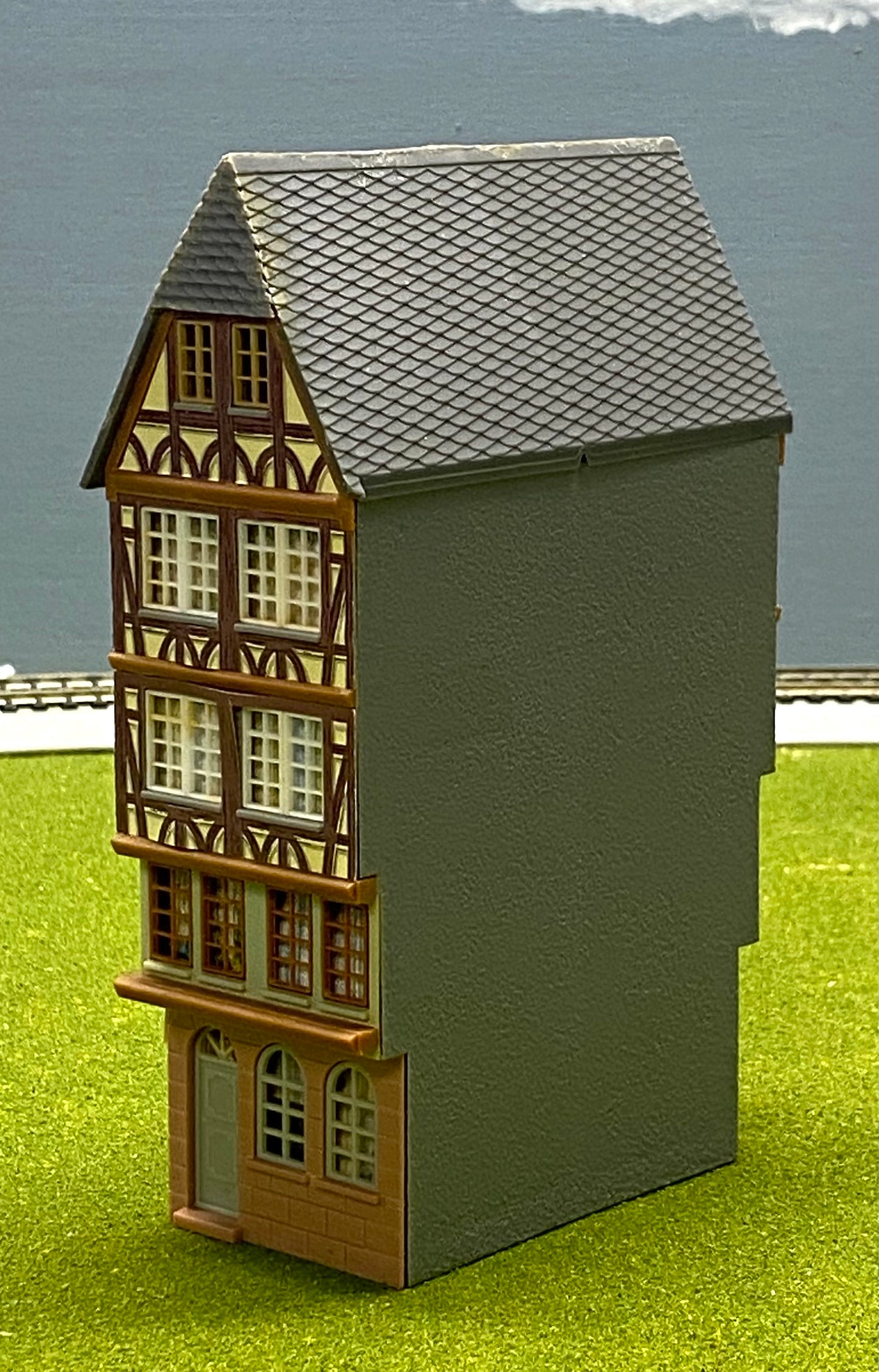 Faller HO Scale 914 Half Timber Framed Town House Fully Assembled