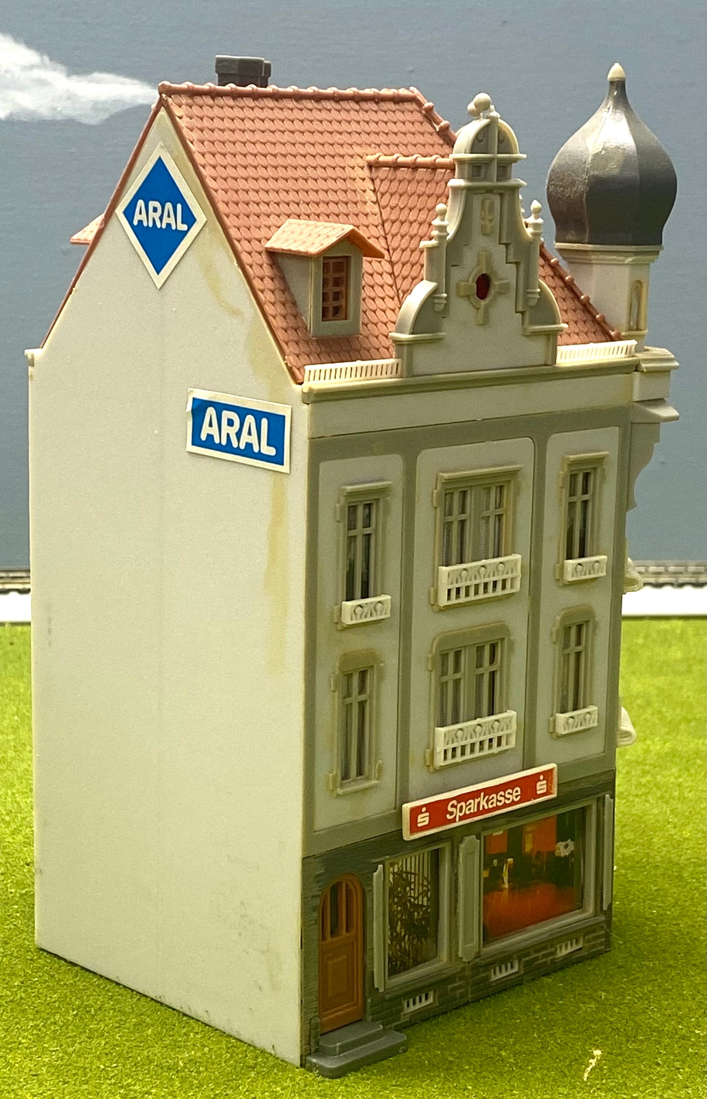 Faller HO Scale 130701 Corner City Sparkasse Bank Fully Assembled