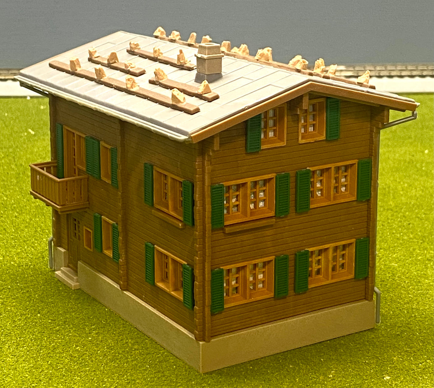 Kibri HO Scale 38031 3-Story Alpine House Fully Assembled