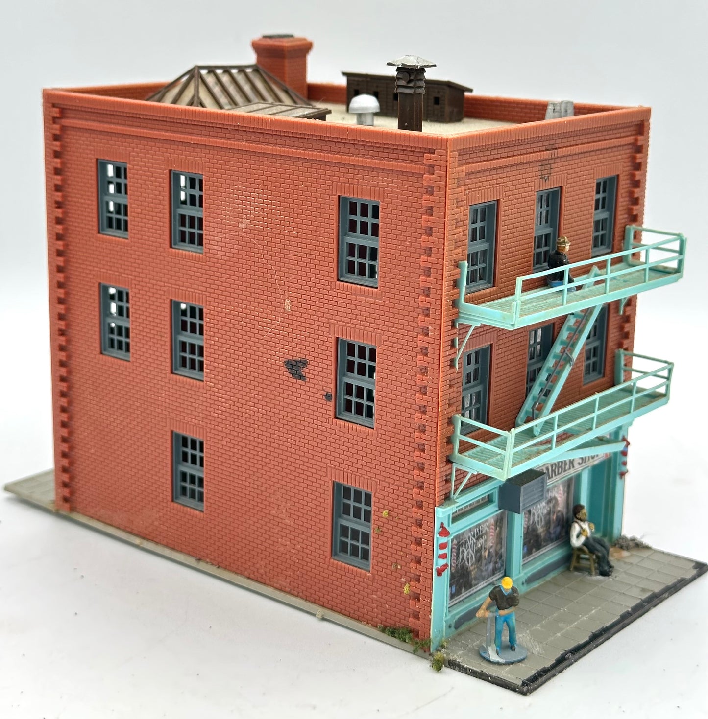 AHM HO Scale 5738 "Uncle Joe's " Barber Shop Fully Assembled