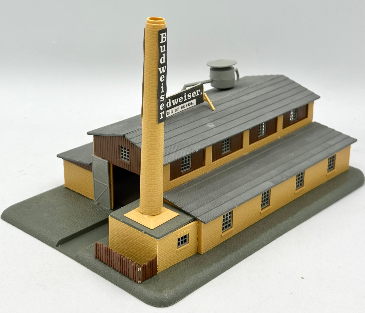 Pola N Scale 242 "Budweiser Brewery" Fully Assembled