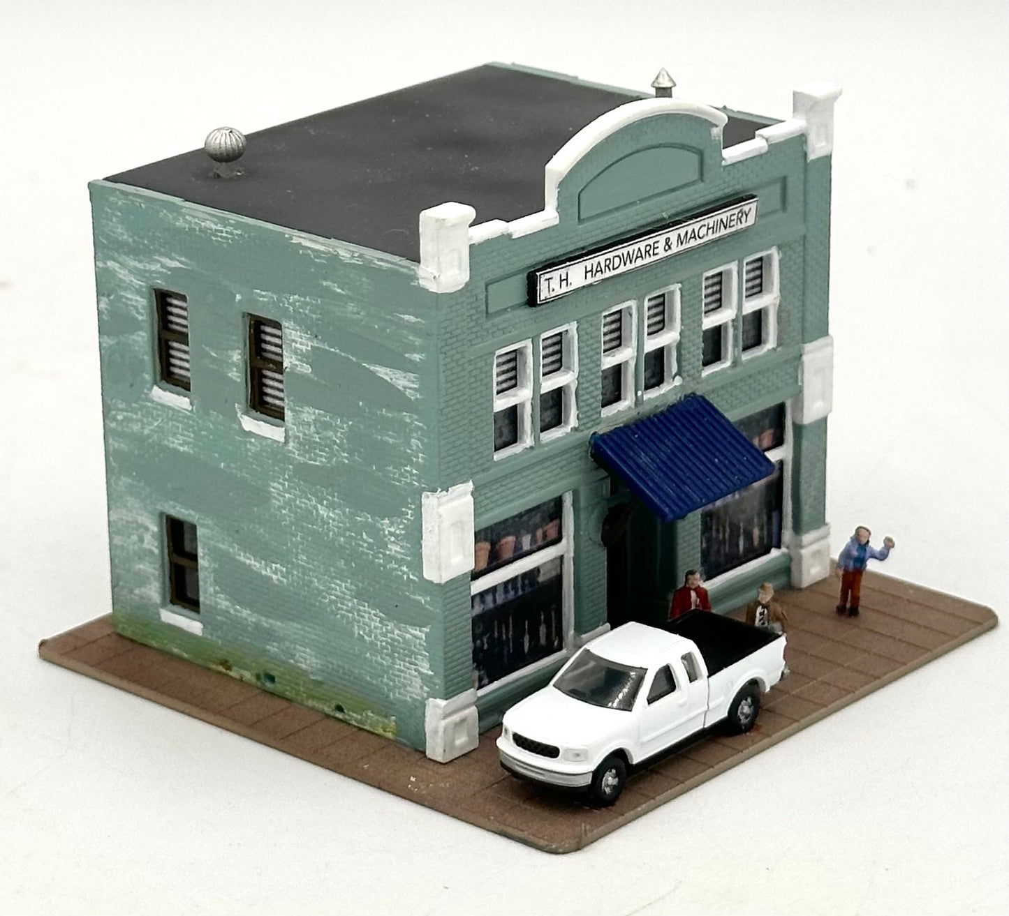 DPM N Scale Fully Assembled "T.H. Hardware & Machinery" Store Lighted