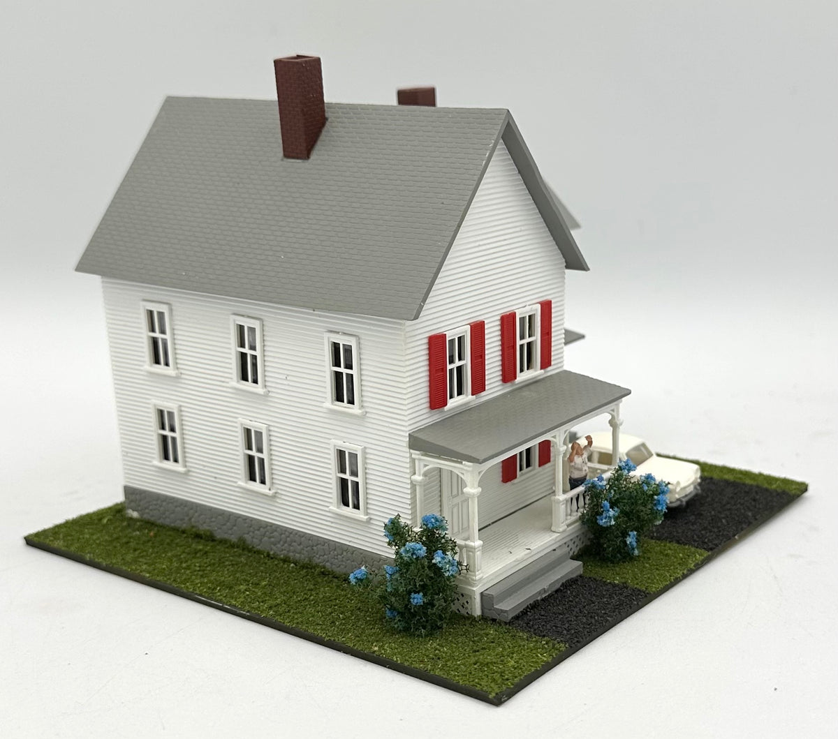 Model Power 588 HO Scale Kennedy's House Fully Assembled