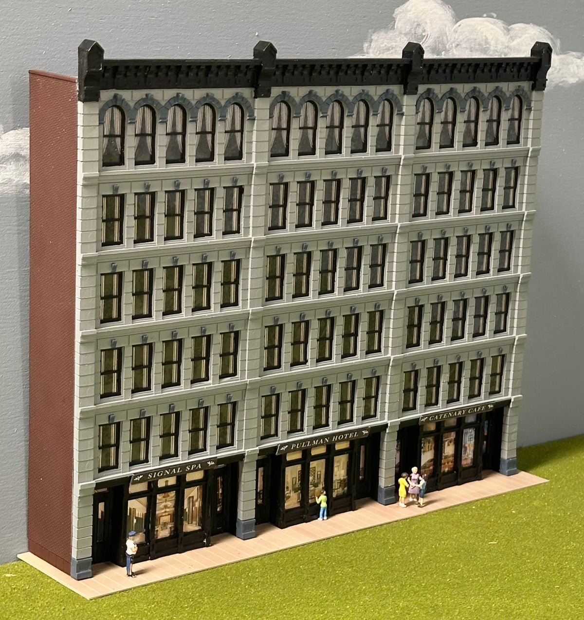 HO Scale One of a Kind Custom Painted 6-Story Art Deco Flat Building, Street Figures