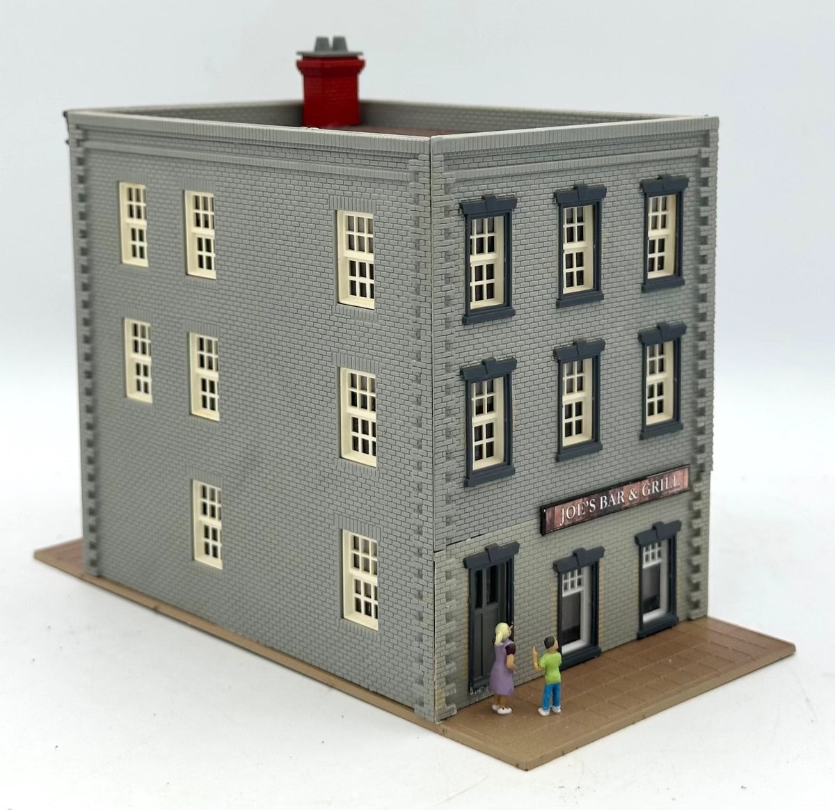 HO Scale 3-Story Apartment Block With "Joe's Bar & Grill" Painted Fully Assembled