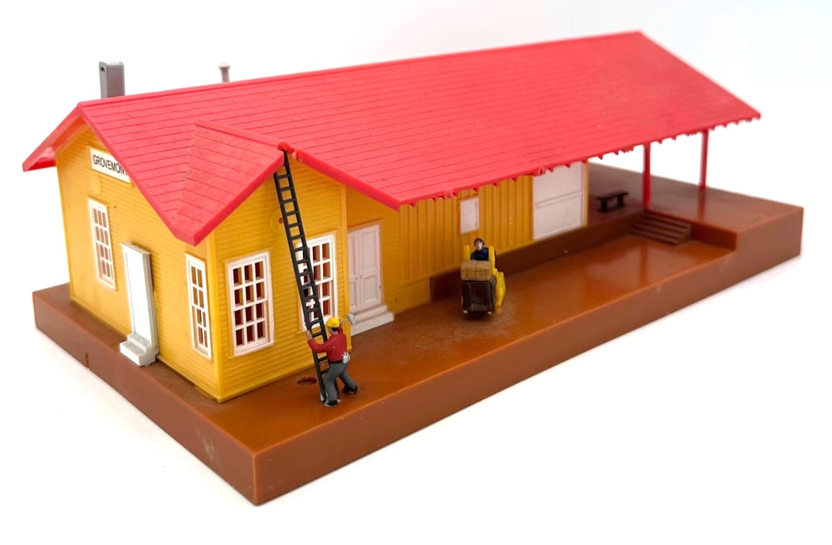 Bachmann Plasticville HO Scale Grovemont Station Fully Assembled