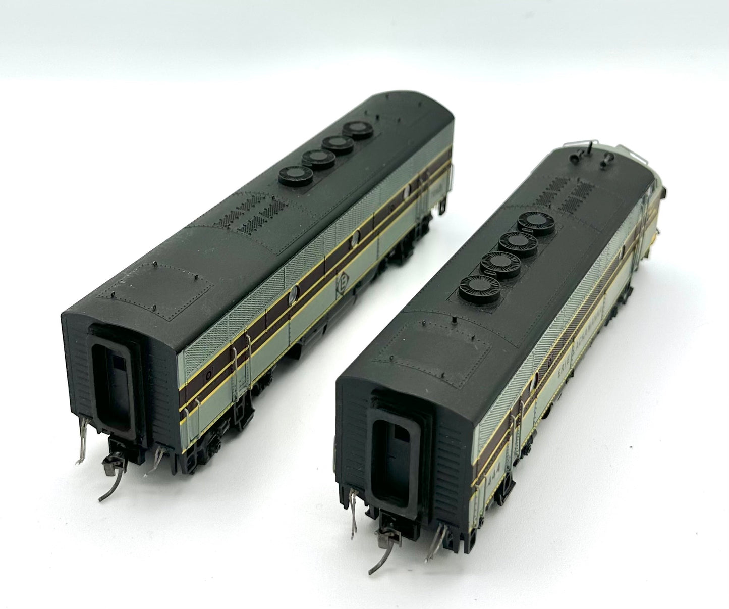 Kato HO Scale Erie Lackawanna F7 A&B BOTH POWERED DC Diesel Locomotive 8444,7063
