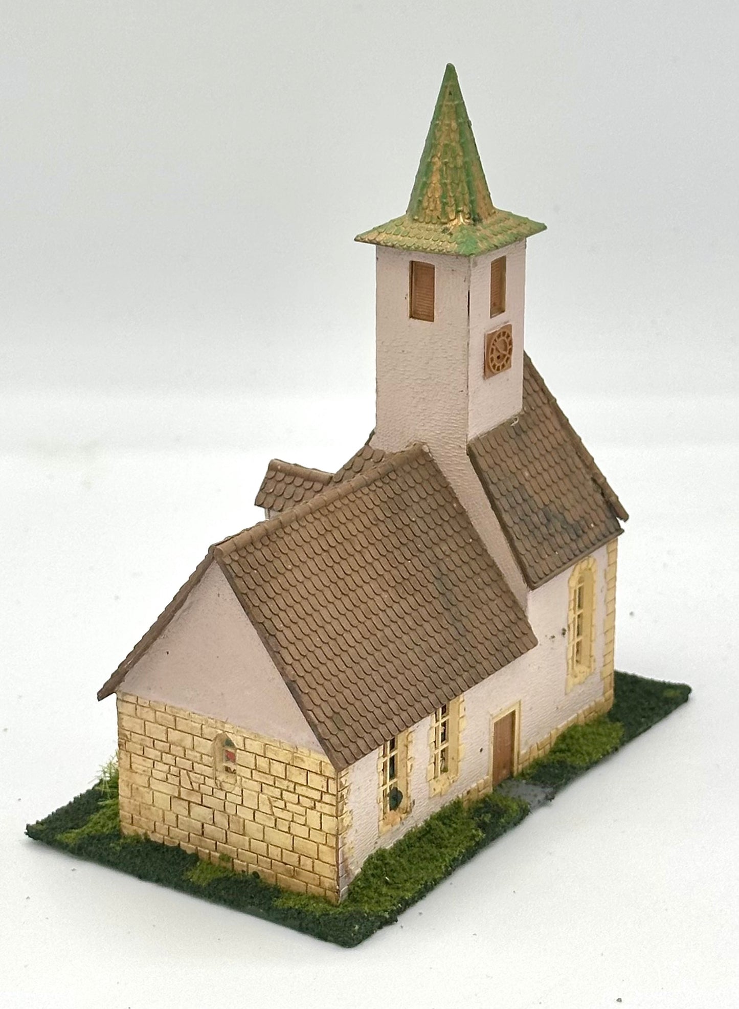 N Scale Old Small Town Church Custom Painted/Weathered Fully Assembled