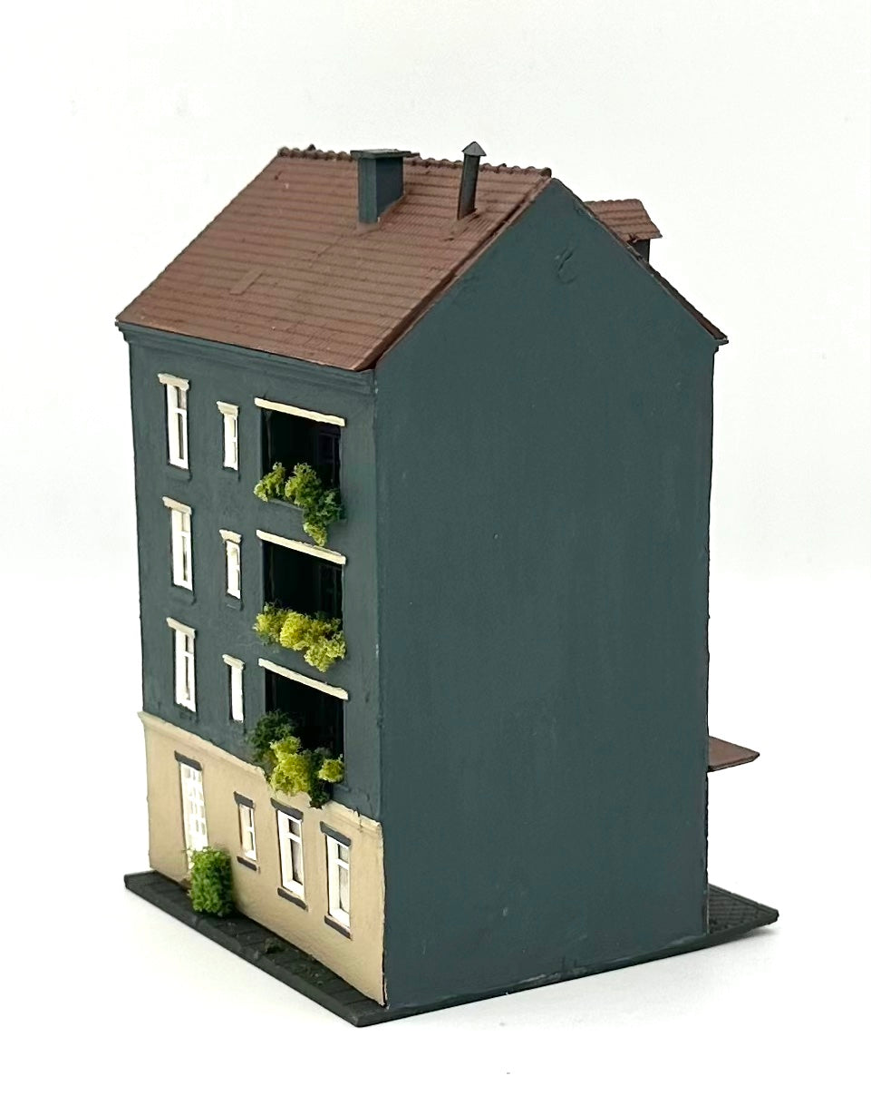 Pola N ScaleCustom Painted 5-Story Apartment Building/Apotheke
