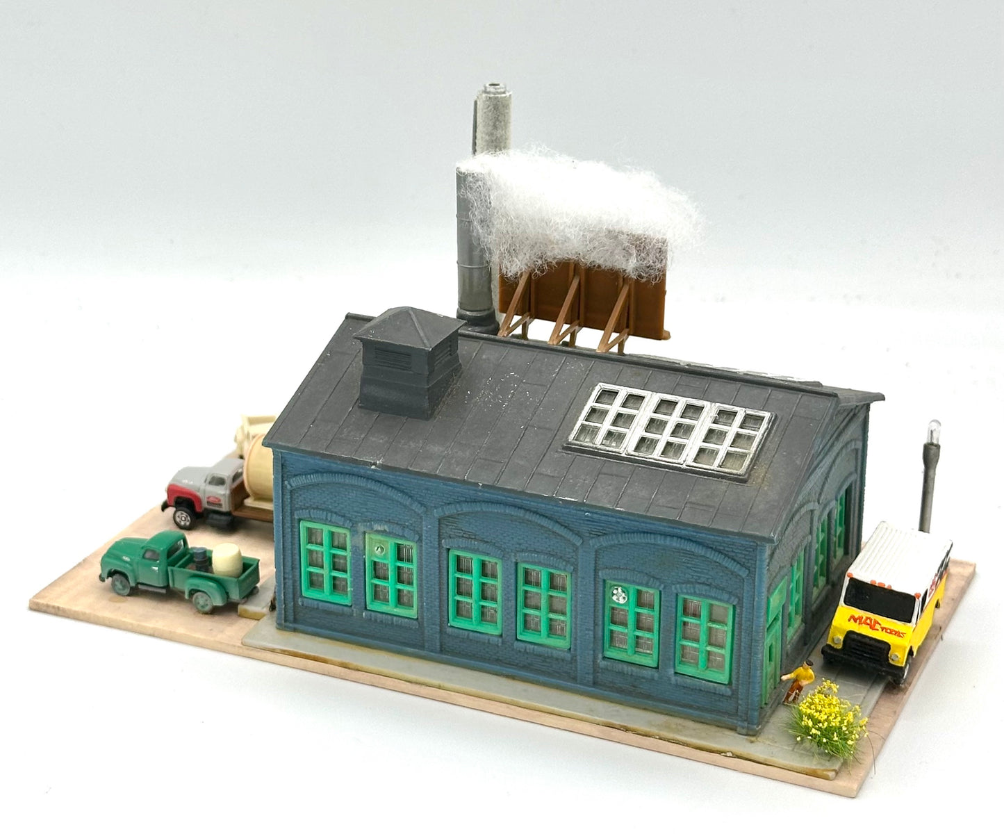Revell N Scale Single Story Warehouse Diorama