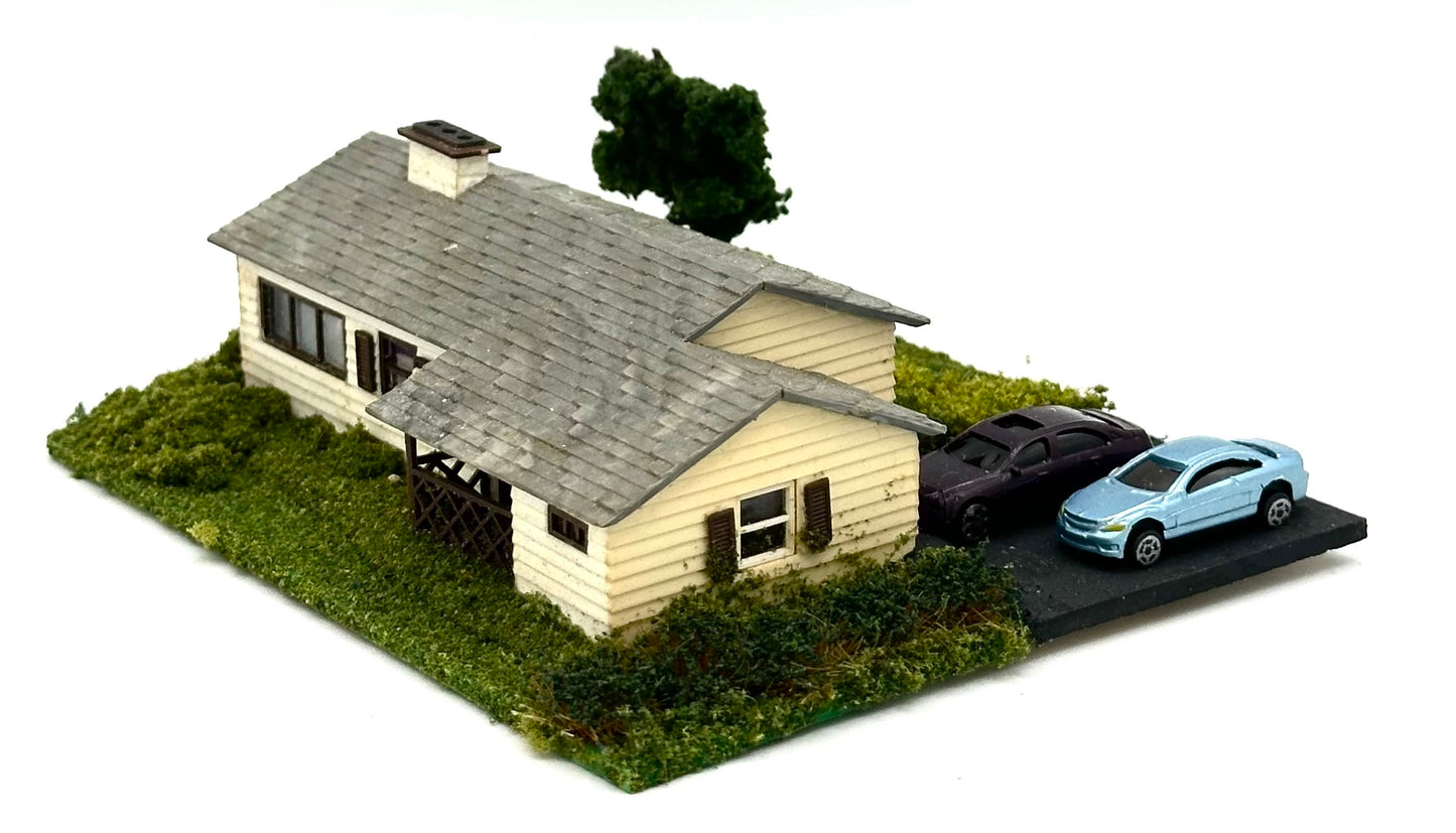 N Scale Single Story Ranch Style House Custom Painted Landscaped Yard Lighted