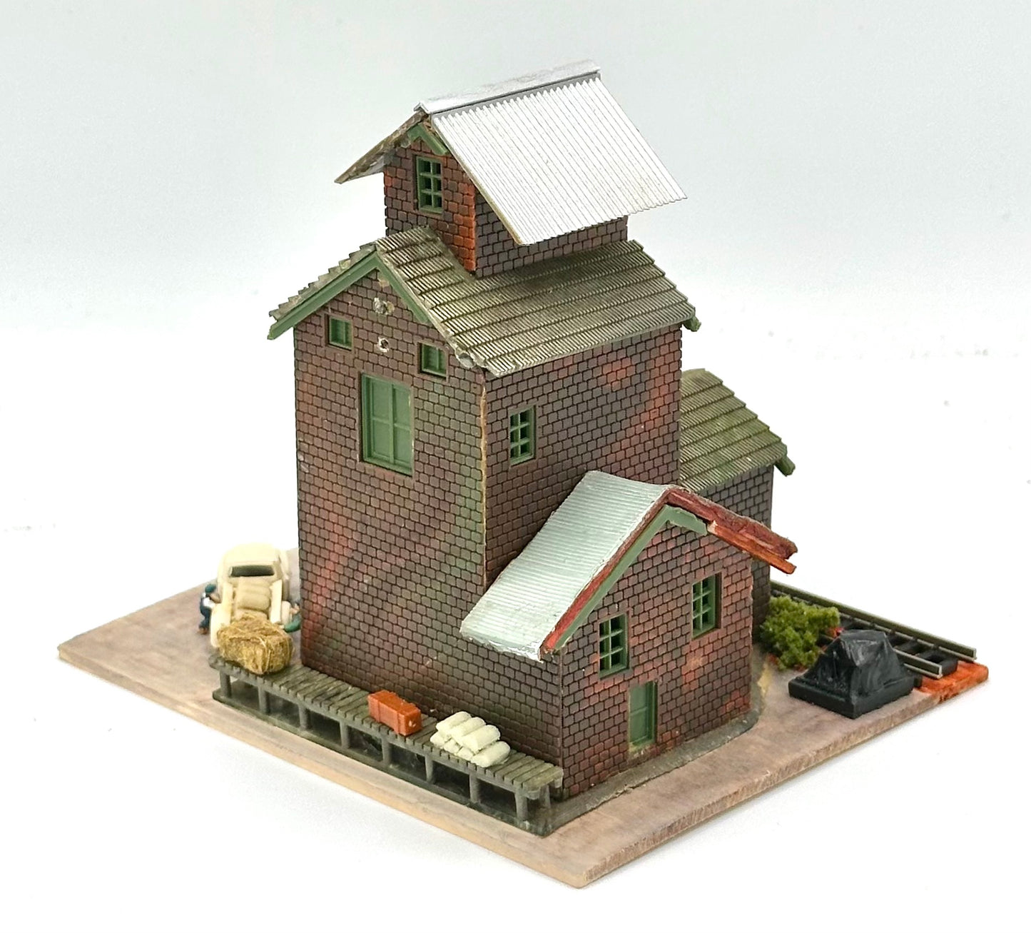 N Scale Custom Built/Painted Weathered Trackside Grain ElevatorDiorama.