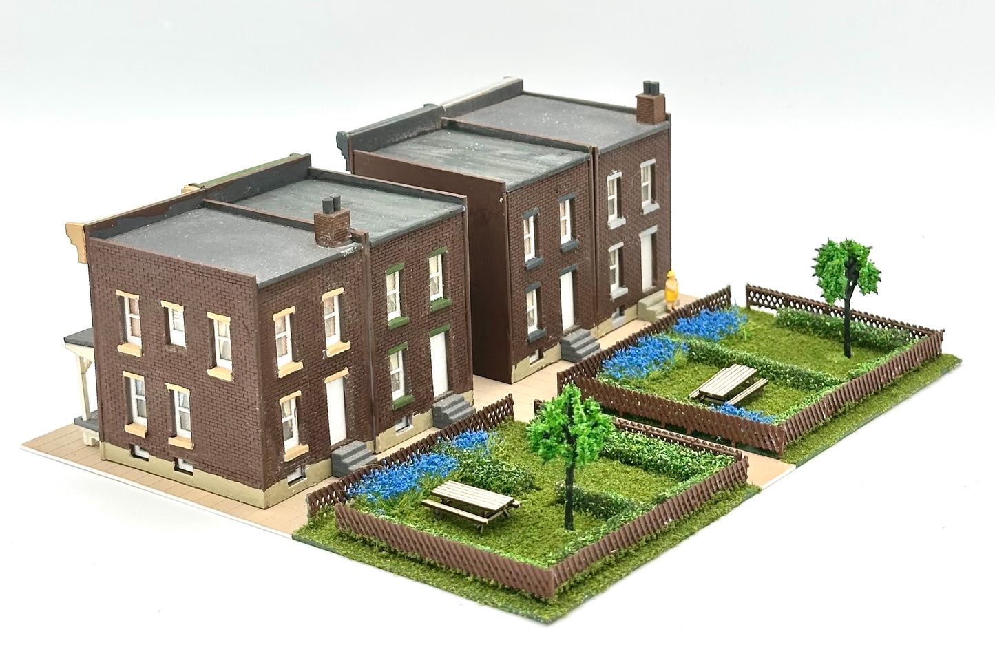 N Scale 4x 2-Story Custom Painted/Weathered Row Houses Fully Assembled