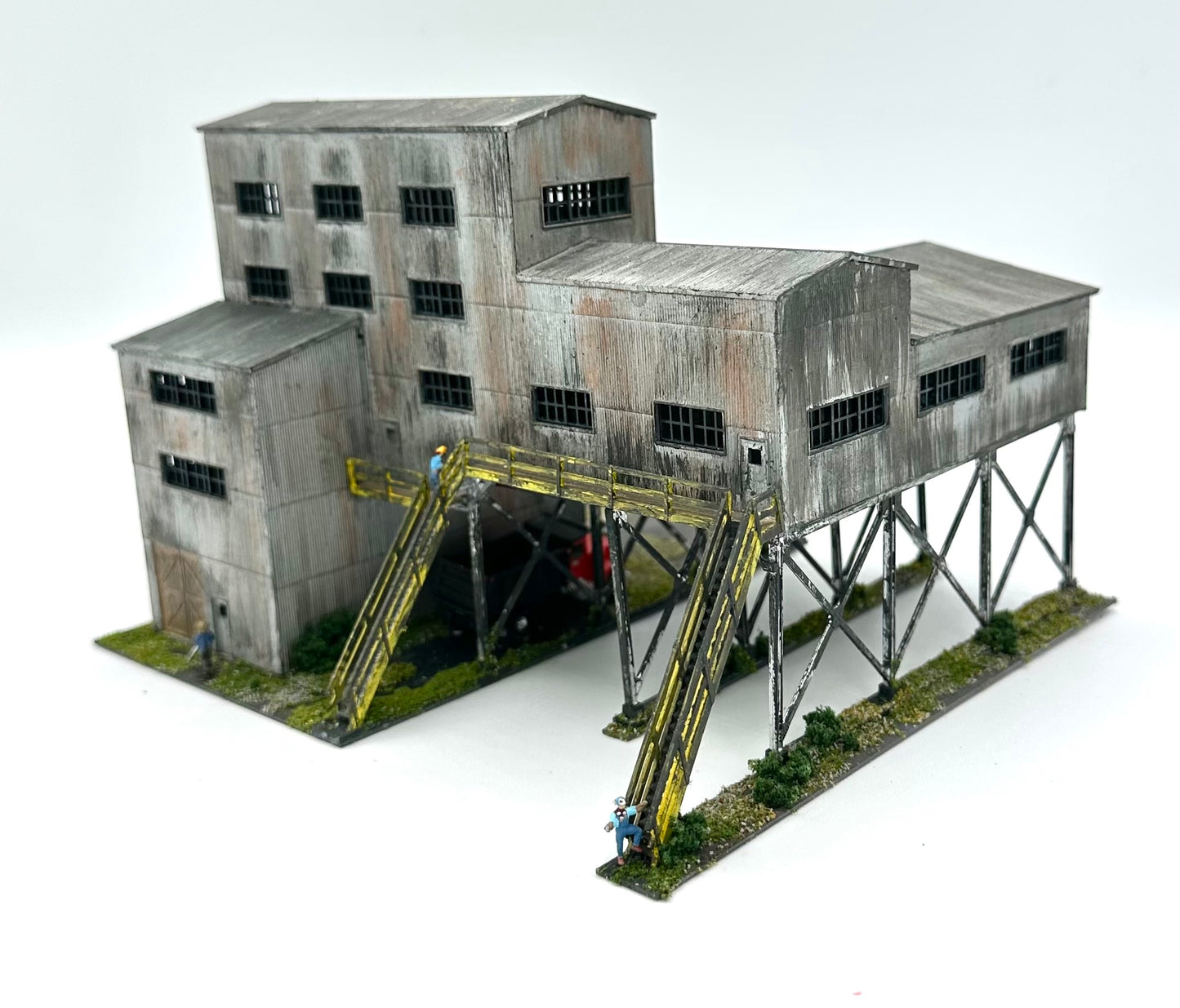 Walthers Cornerstone 933-3836 N Scale Custom Painted/Weathered Fully Assembled New Diorama