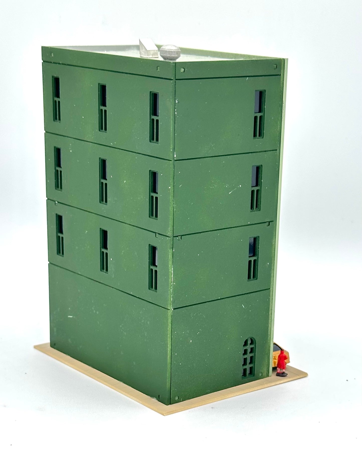 Outlands Style N Scale Custom Built/Painted 4-Story Tower Block + Vehicle/Street Figures